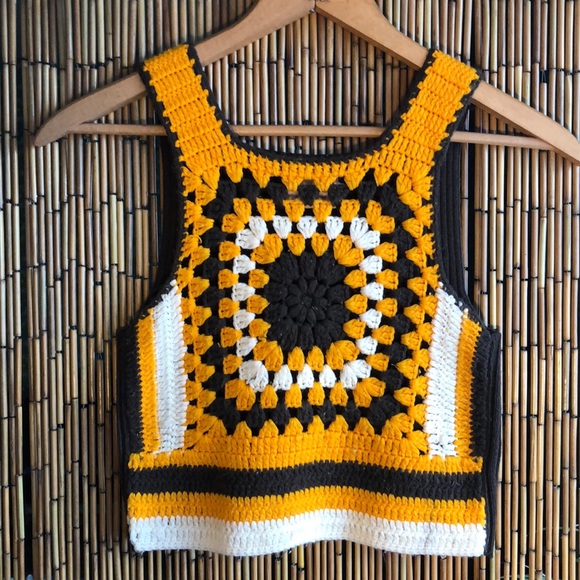 Vintage Tops - Vintage crocheted crop top